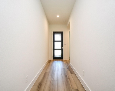 215 Springfield Terrace Court - Photo Thumbnail 4