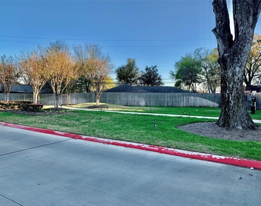 10942 Cannes Memorial Dr - Photo Thumbnail 34