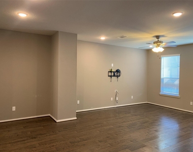 10942 Cannes Memorial Dr - Photo Thumbnail 5