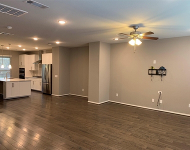 10942 Cannes Memorial Dr - Photo Thumbnail 7