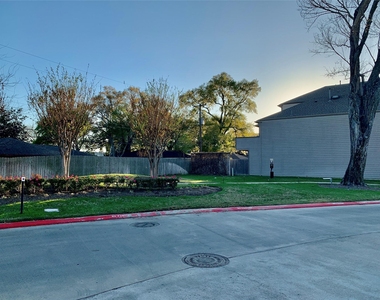 10942 Cannes Memorial Dr - Photo Thumbnail 35