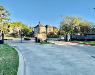 10942 Cannes Memorial Dr - Photo Thumbnail 33