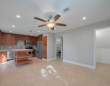15803 Locust Grove Drive - Photo Thumbnail 10