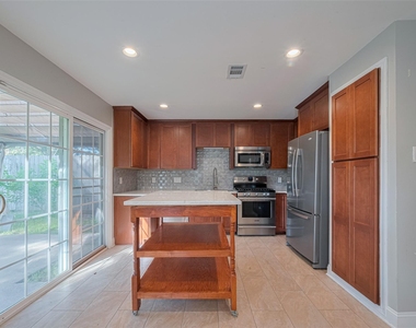 15803 Locust Grove Drive - Photo Thumbnail 11