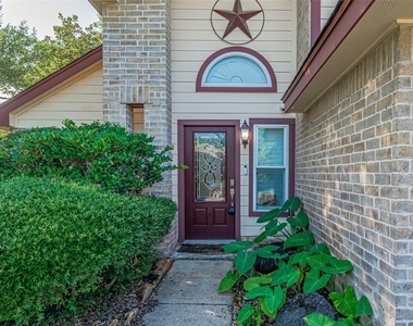 15803 Locust Grove Drive - Photo Thumbnail 3