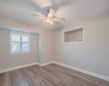 15803 Locust Grove Drive - Photo Thumbnail 24
