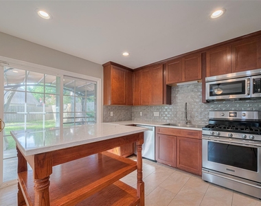 15803 Locust Grove Drive - Photo Thumbnail 12