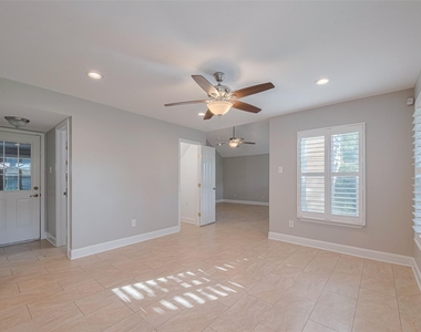 15803 Locust Grove Drive - Photo Thumbnail 8