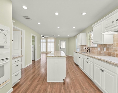 313 Winding Oak Lane S - Photo Thumbnail 17