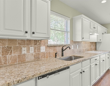 313 Winding Oak Lane S - Photo Thumbnail 15