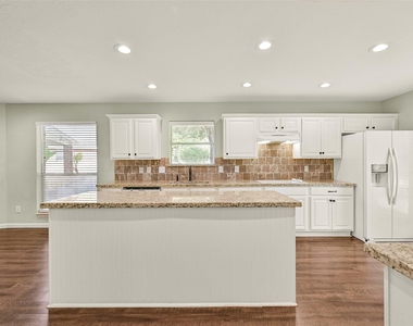 313 Winding Oak Lane S - Photo Thumbnail 13