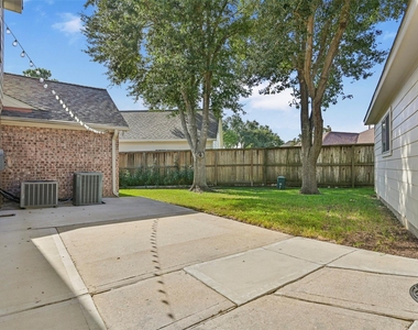 313 Winding Oak Lane S - Photo Thumbnail 42
