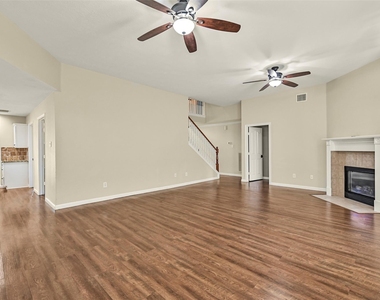 313 Winding Oak Lane S - Photo Thumbnail 8