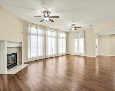 313 Winding Oak Lane S - Photo Thumbnail 9