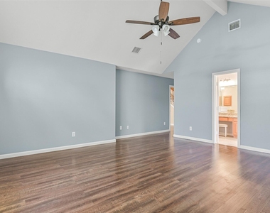 313 Winding Oak Lane S - Photo Thumbnail 24