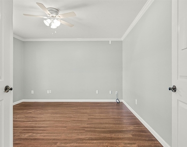 313 Winding Oak Lane S - Photo Thumbnail 33