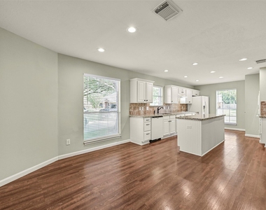 313 Winding Oak Lane S - Photo Thumbnail 11