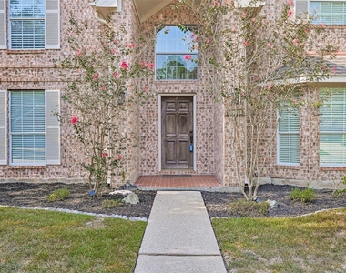 313 Winding Oak Lane S - Photo Thumbnail 2