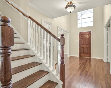 313 Winding Oak Lane S - Photo Thumbnail 5