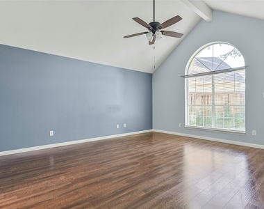 313 Winding Oak Lane S - Photo Thumbnail 23