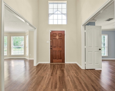 313 Winding Oak Lane S - Photo Thumbnail 6