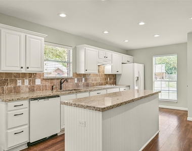 313 Winding Oak Lane S - Photo Thumbnail 12