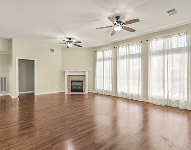 313 Winding Oak Lane S - Photo Thumbnail 7