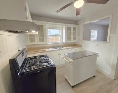 2814 Saint Emanuel Street - Photo Thumbnail 7