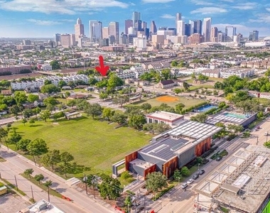 2814 Saint Emanuel Street - Photo Thumbnail 2