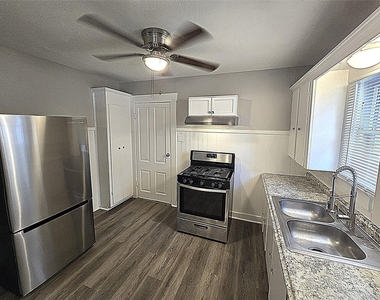 2814 Saint Emanuel Street - Photo Thumbnail 4