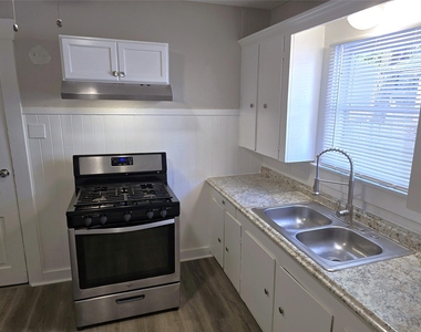 2814 Saint Emanuel Street - Photo Thumbnail 5