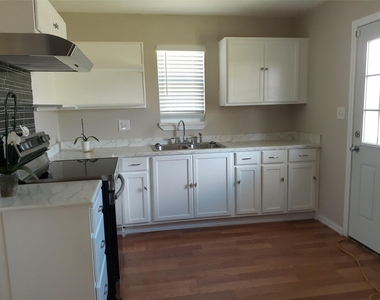 3319 Houston Street - Photo Thumbnail 6