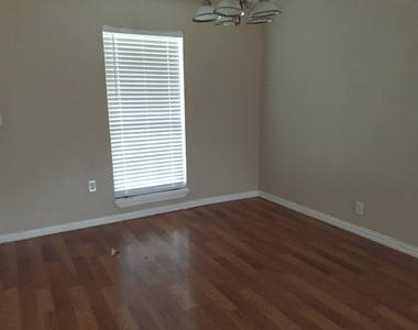 3319 Houston Street - Photo Thumbnail 5