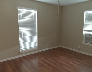 3319 Houston Street - Photo Thumbnail 3