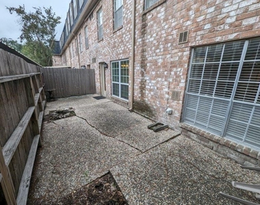 355 N Post Oak Lane - Photo Thumbnail 22