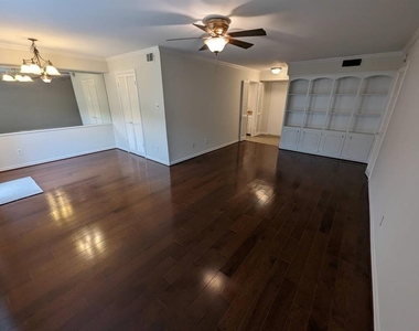 355 N Post Oak Lane - Photo Thumbnail 1