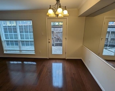 355 N Post Oak Lane - Photo Thumbnail 6