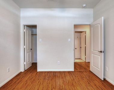 974 Gowan Drive - Photo Thumbnail 19