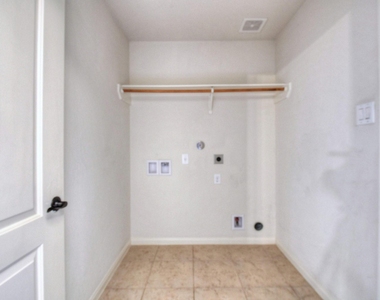 974 Gowan Drive - Photo Thumbnail 25