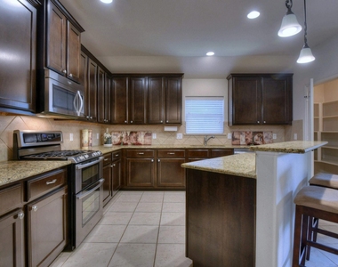 974 Gowan Drive - Photo Thumbnail 5