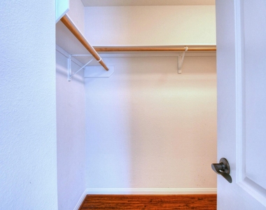 974 Gowan Drive - Photo Thumbnail 14