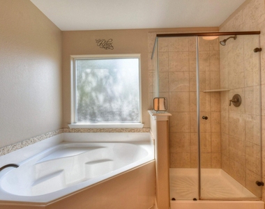 974 Gowan Drive - Photo Thumbnail 12