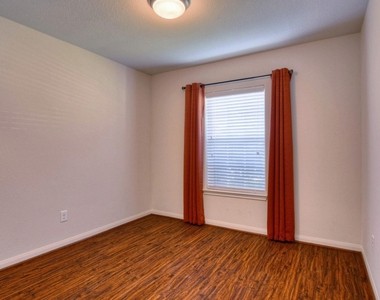 974 Gowan Drive - Photo Thumbnail 20