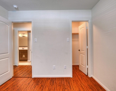 974 Gowan Drive - Photo Thumbnail 18