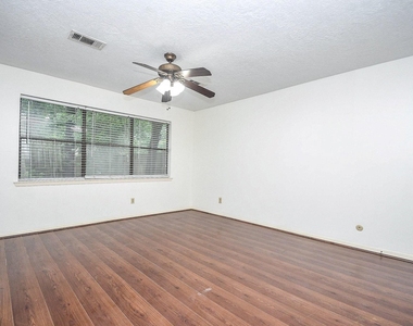 6702 Spring Leaf Drive - Photo Thumbnail 12