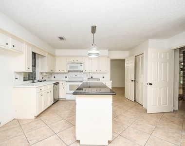 6702 Spring Leaf Drive - Photo Thumbnail 32