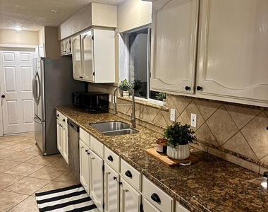 2406 Strait Lane - Photo Thumbnail 3