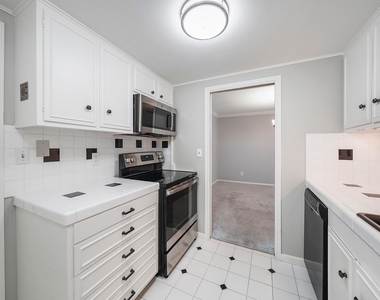 656 S Ripple Creek Drive - Photo Thumbnail 9