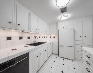 656 S Ripple Creek Drive - Photo Thumbnail 8