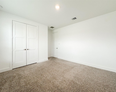 15216 Tattle Creek Lane - Photo Thumbnail 7